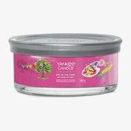 Yankee Candle Signature 5-Wick Tumbler Art in the Park 340 g Yankee Candle Signature 5-Wick Tumbler Art in the Park 340 g