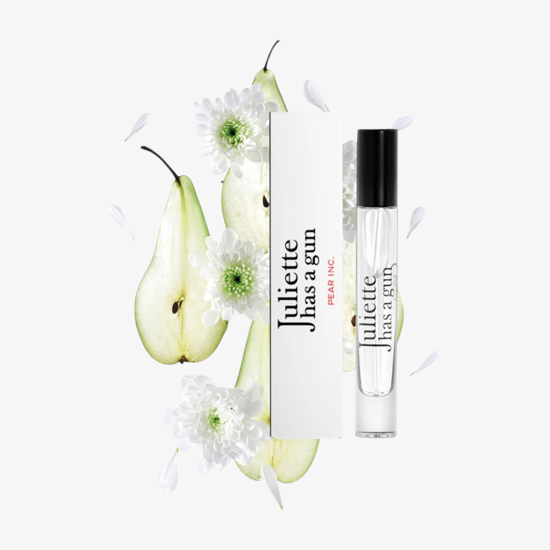 Close-up of juliette has a gun pear inc edp miniature bottle