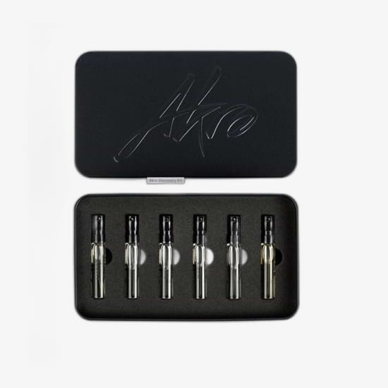 Akro avastuskomplekti 6 x 2 ml pakend ja sisu Akro avastuskomplekti 6 x 2 ml lõhnade näidiste kogum