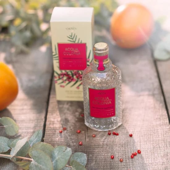 4711 acqua colonia pink pepper & grapefruit fragrance packaging Elegant bottle of 4711 acqua colonia pink pepper & grapefruit edc