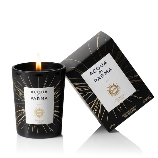 Elegantne Acqua di Parma Tenuta Luce lõhnaküünal stiilses interjööris