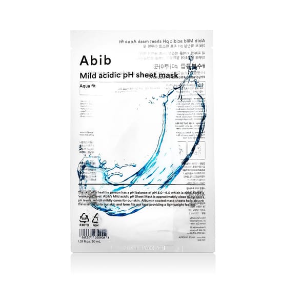 Abib Mild Acidic pH Sheet Mask — эстетика минимализма и чистоты Листовая маска Abib Mild Acidic pH крупным планом, влажный и свежий вид упаковки