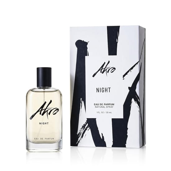 Изящный флакон Akro Night EDP, подчёркивающий его роскошный дизайн