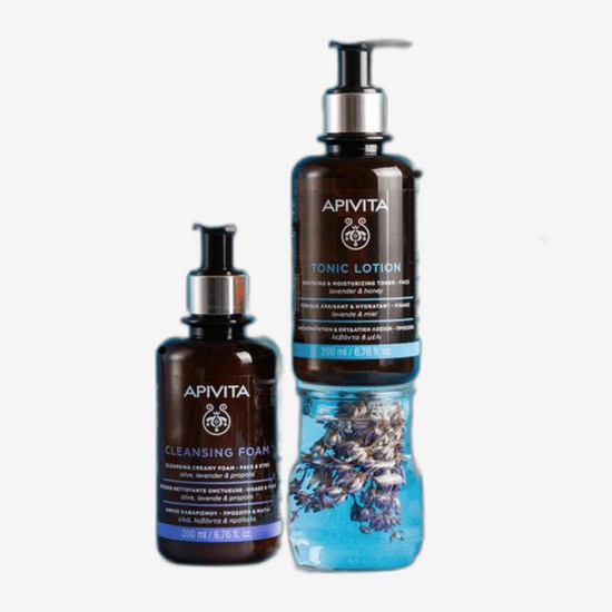 Бутылка Apivita Tonic Lotion Soothing & Moisturizing Toner крупным планом, минималистичный дизайн, акцент на свежести и легкости