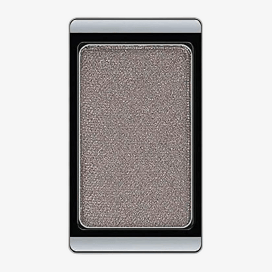 Дуохромные тени для век Artdeco Soft Brown Mauve крупным планом, характерный переливающийся финиш