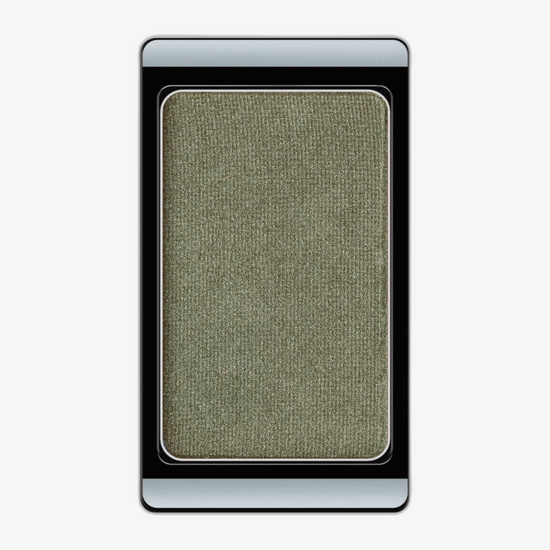 Крупный план теней Artdeco Eyeshadow Pearl в оттенке 26 Pearly Medium Beige