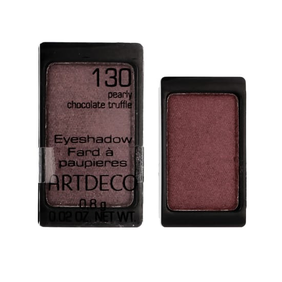 Close-up of artdeco eyeshadow pearl in 130 pearly chocolate truffle