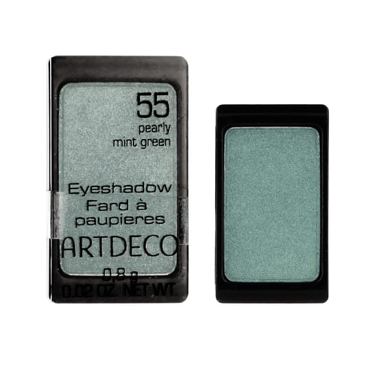 Крупный план теней для век Artdeco Eyeshadow Pearl в оттенке Pearly Mint Green