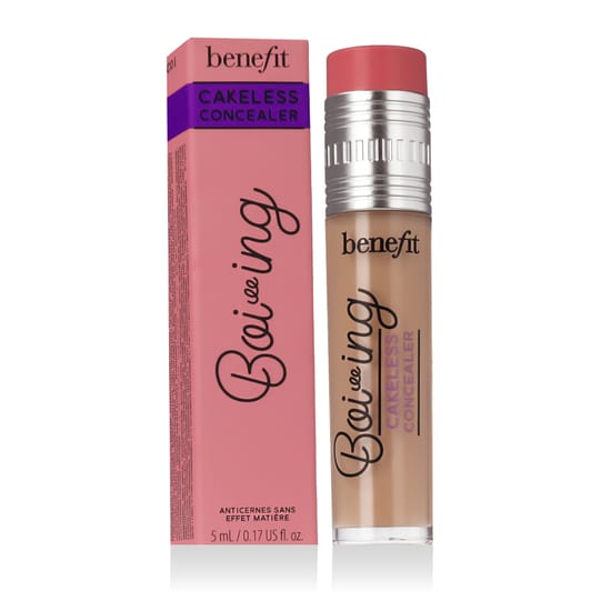Benefit Ladies Boi ing Cakeless Concealer pakend ja toode Benefit Ladies Boi ing Cakeless Concealer toote lähedalähenemine