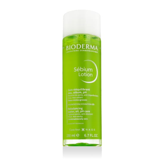 Флакон лосьона Bioderma Sébium с прозрачной текстурой на белом фоне