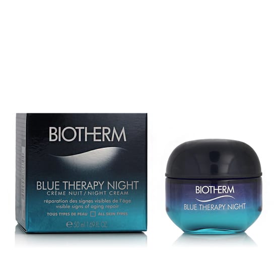 Lähedalt vaade Biotherm Blue Therapy öökreemi tekstuurile ja pakendile