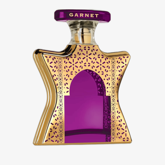 Bond No. 9 Dubai Garnet EDP pudel lähedalt