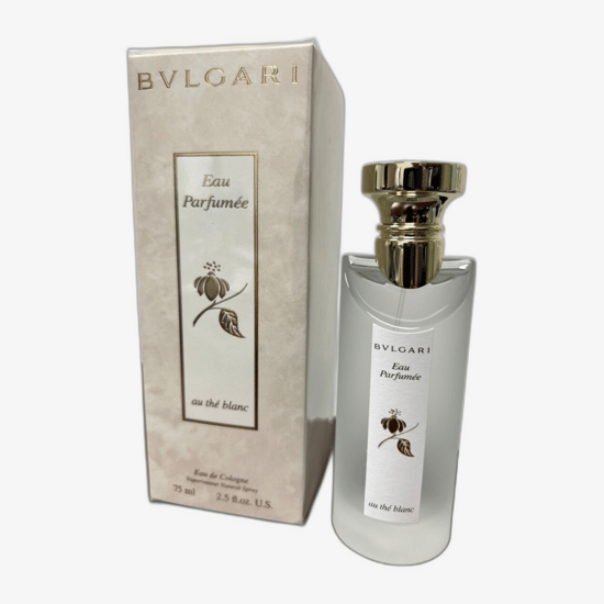 Бутылка Bvlgari Eau Parfumée au Thé Blanc EDT крупным планом