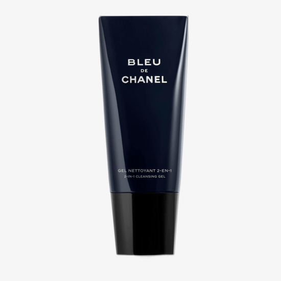 Chanel Bleu de Chanel 2-в-1 крем для лица и бороды с комплексным уходом крупным планом