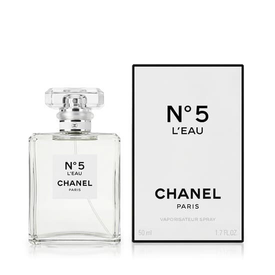 Original packaging of Chanel No 5 L'Eau EDT Close-up of Chanel No 5 L'Eau EDT bottle