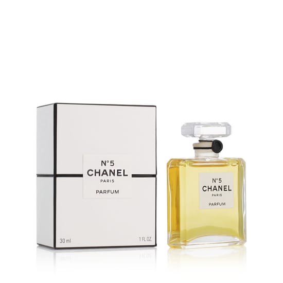 Бутылка Chanel No 5 Parfum вблизи