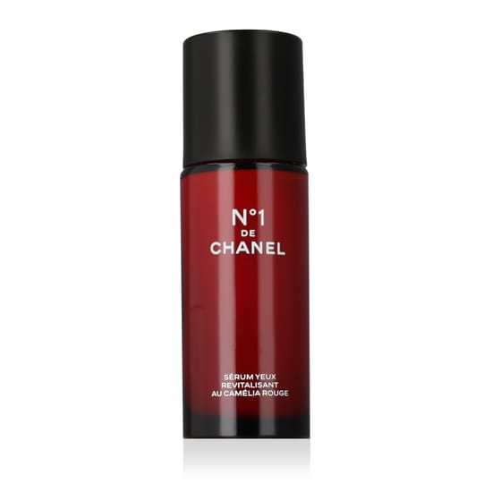 Бутылка сыворотки для глаз Chanel N°1 De Chanel крупным планом