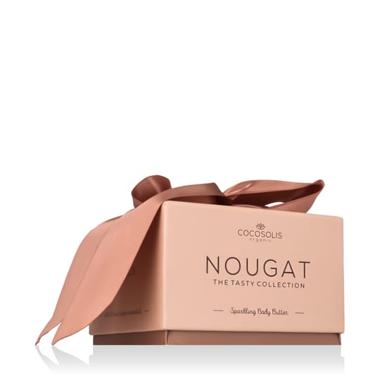 Cocosolis Nougat Sparkling Body Butter originaalpakendis, luksuslik sädelev kehakreem Cocosolis Nougat Sparkling Body Butter purgi lähivaade, läikiv kehavõi tekstuur