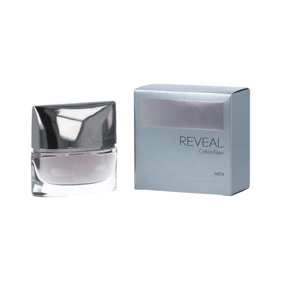 Elegant bottle of Calvin Klein Reveal Men EDT close-up