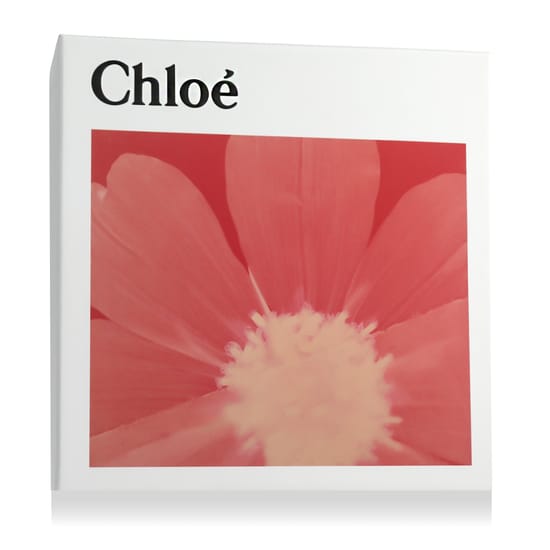 Chloé L'EDP Intense — флакон и лосьон из набора на светлом фоне