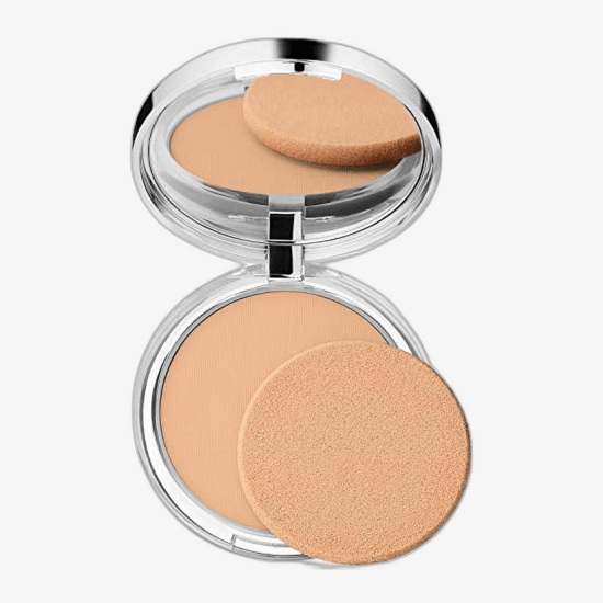 Крупный план матирующей пудры Clinique Stay-Matte Sheer Pressed Powder (03 Stay Beige)