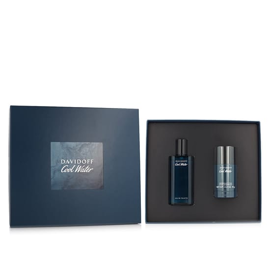 Флакон туалетной воды Davidoff Cool Water для мужчин крупным планом
