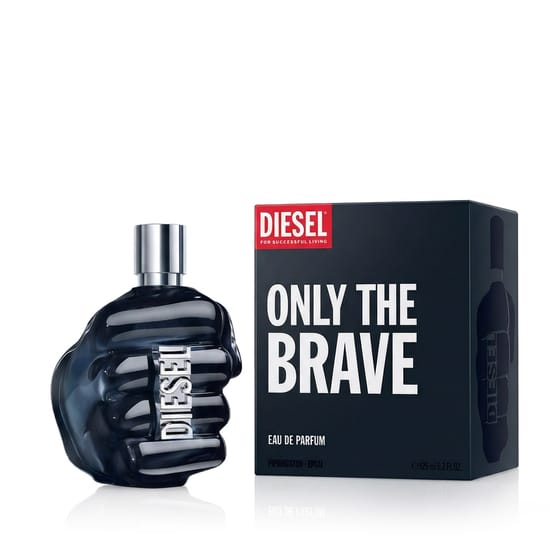 Уникальный флакон Diesel Only The Brave EDP с элегантным дизайном крупным планом