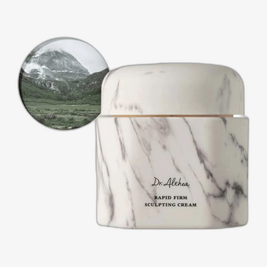 Крупный план баночки крема Dr.Althea Rapid Firm Sculpting Cream