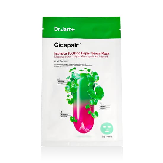 Ближайший план упаковки успокаивающей маски Dr.Jart+ Cicapair™ Intensive Soothing Repair Serum Mask
