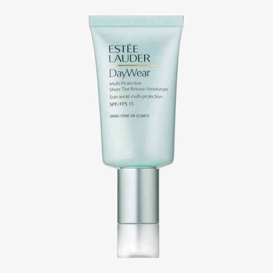 бутылка увлажняющего крема Estée Lauder DayWear крупным планом