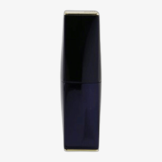 Close-up of Estée Lauder Pure Color Envy Lipstick in shade 370 Carnal with creamy, vibrant texture