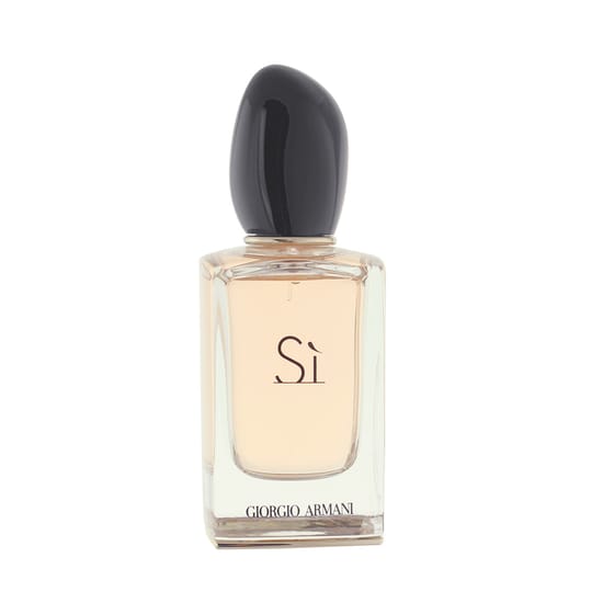 Бутылка аромата Giorgio Armani Sì EDP вблизи