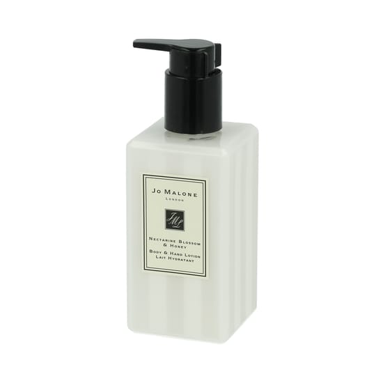 Флакон увлажняющего лосьона Jo Malone Nectarine Blossom & Honey крупным планом, светлый фон, элегантная упаковка