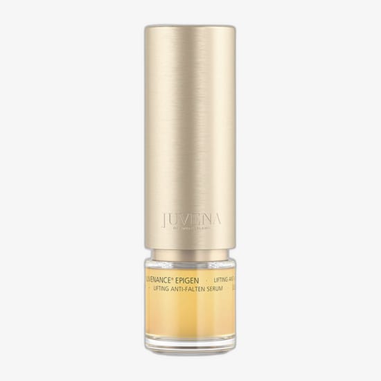 Juvena juvenance® epigen lifting serum pakendi detailid Juvena juvenance® epigen lifting anti-wrinkle serum pudeli lähivõte