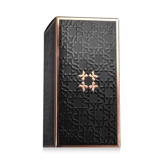 Бутылка парфюма Kajal IV EDP крупным планом