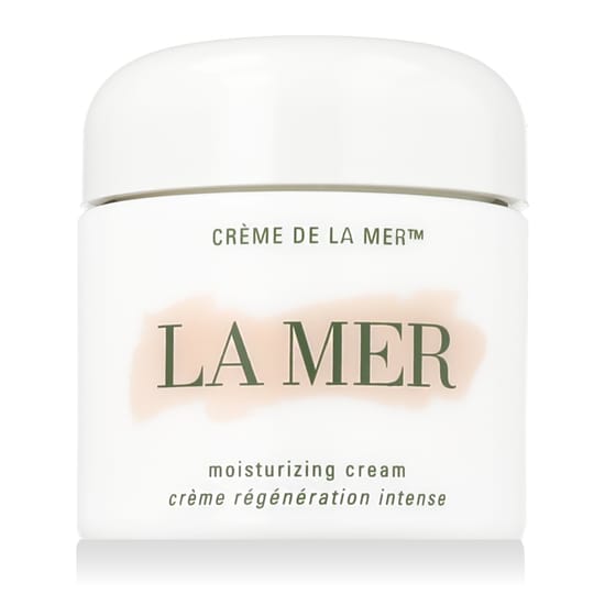 Lähedalt La Mer Creme De La Mer™ niisutava kreemi rikkalik tekstuur ja sile pind