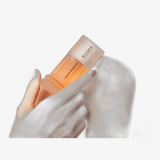 Бутылка laura biagiotti roma edt вблизи