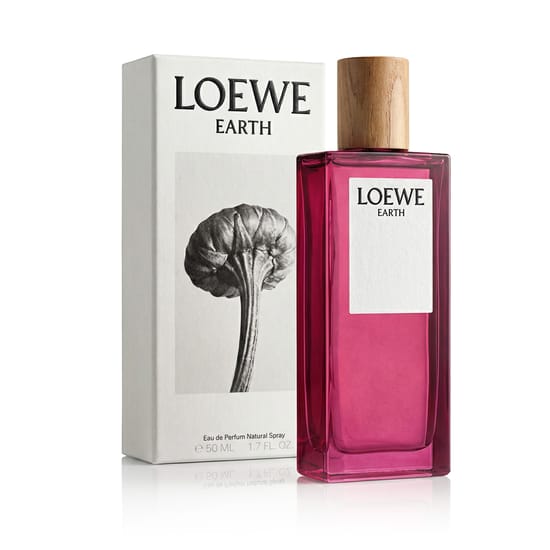 Бутылка Loewe Earth EDP крупным планом