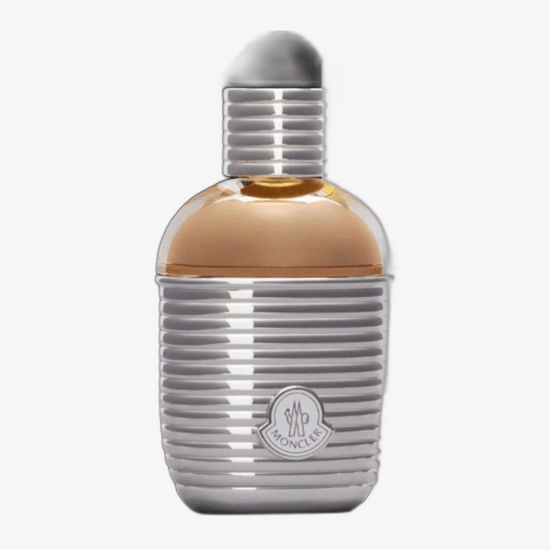 Бутылка Moncler Pour Femme EDP крупным планом