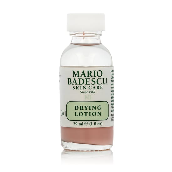 Оригинальная упаковка лосьона Mario Badescu Drying Lotion Крупный план флакона лосьона Mario Badescu Drying Lotion