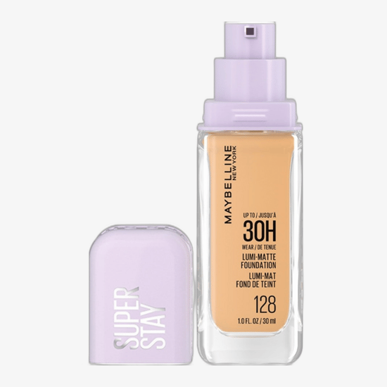 Крупный план бутылочки тонального крема Maybelline SuperStay Lumi-Matte