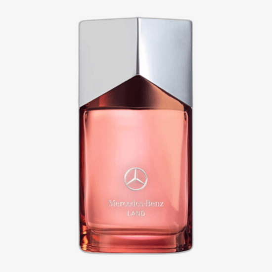 Элегантный флакон Mercedes-Benz Land EDP в крупном плане