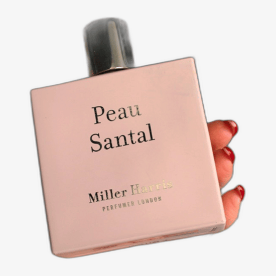 Бутылка Miller Harris Peau Santal EDP крупным планом