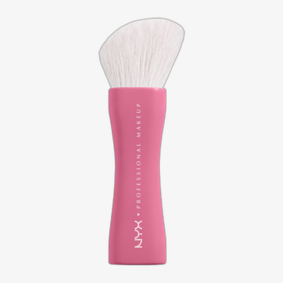 NYX Professional Makeup Buttermelt Blush Brush harja pakendis NYX Professional Makeup Buttermelt Blush Brush harja lähedalt