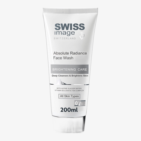SWISS Image Brightening Care Absolute Radiance näopesugeeli pakend Lähivõte SWISS Image Brightening Care Absolute Radiance näopesugeeli pudelist