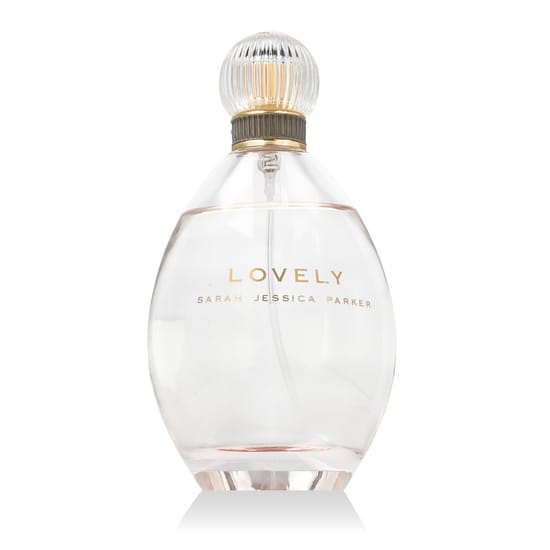Флакон аромата Sarah Jessica Parker Lovely EDP вблизи
