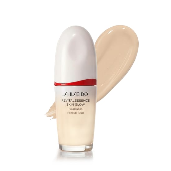 Lähedalt vaade Shiseido Revitalessence Skin Glow Foundation SPF 30 toonile 130 Opal