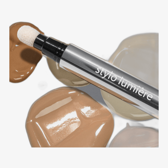 Close-up image of Sisley Stylo Lumière Instant Radiance Booster Pen in Peach Rose shade
