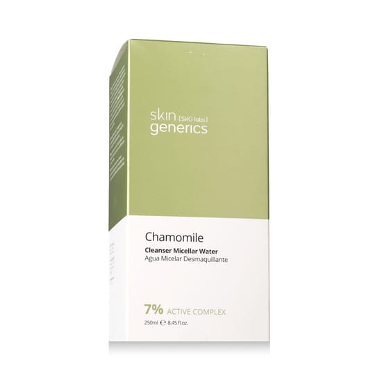 Флакон мицеллярной воды Skin Generics Chamomile Cleanser с экстрактом ромашки на белом фоне