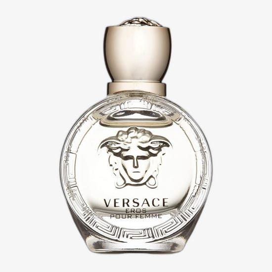 Флакон аромата Versace Eros pour Femme EDP на светлом фоне